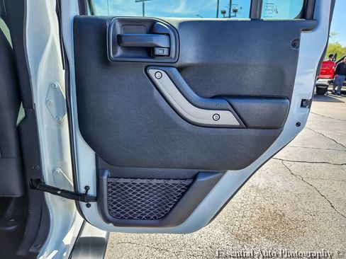 Used 2018 Jeep Wrangler Unlimited Sport S AWD/4WD image 17