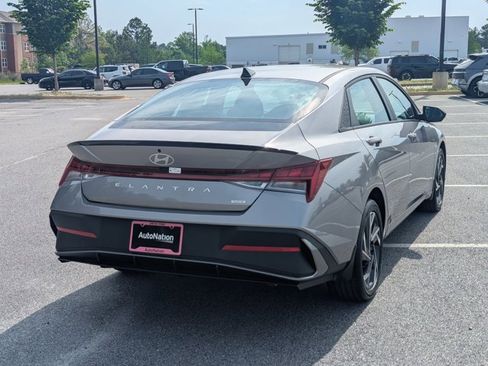 Certified 2025 Hyundai Elantra SEL image 9