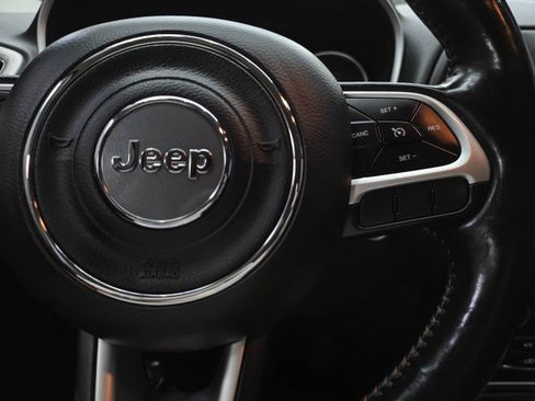 Used 2019 Jeep Compass Latitude w/ Cold Weather Group AWD/4WD image 19