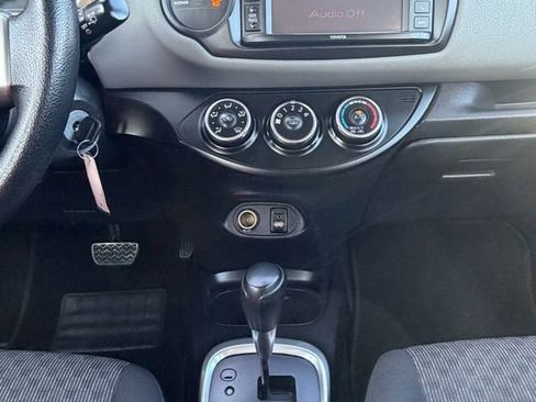 Used 2017 Toyota Yaris L image 16