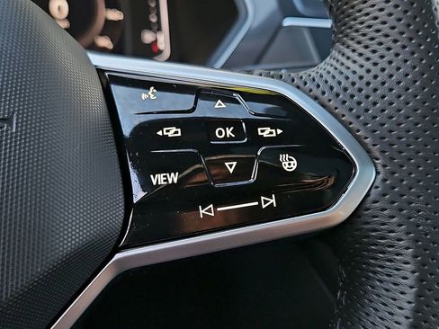 Used 2022 Volkswagen Tiguan SEL R-Line image 25