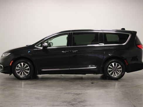 Used 2023 Chrysler Pacifica Limited FWD image 5