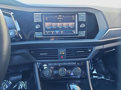 Used 2024 Volkswagen Jetta SE image 14