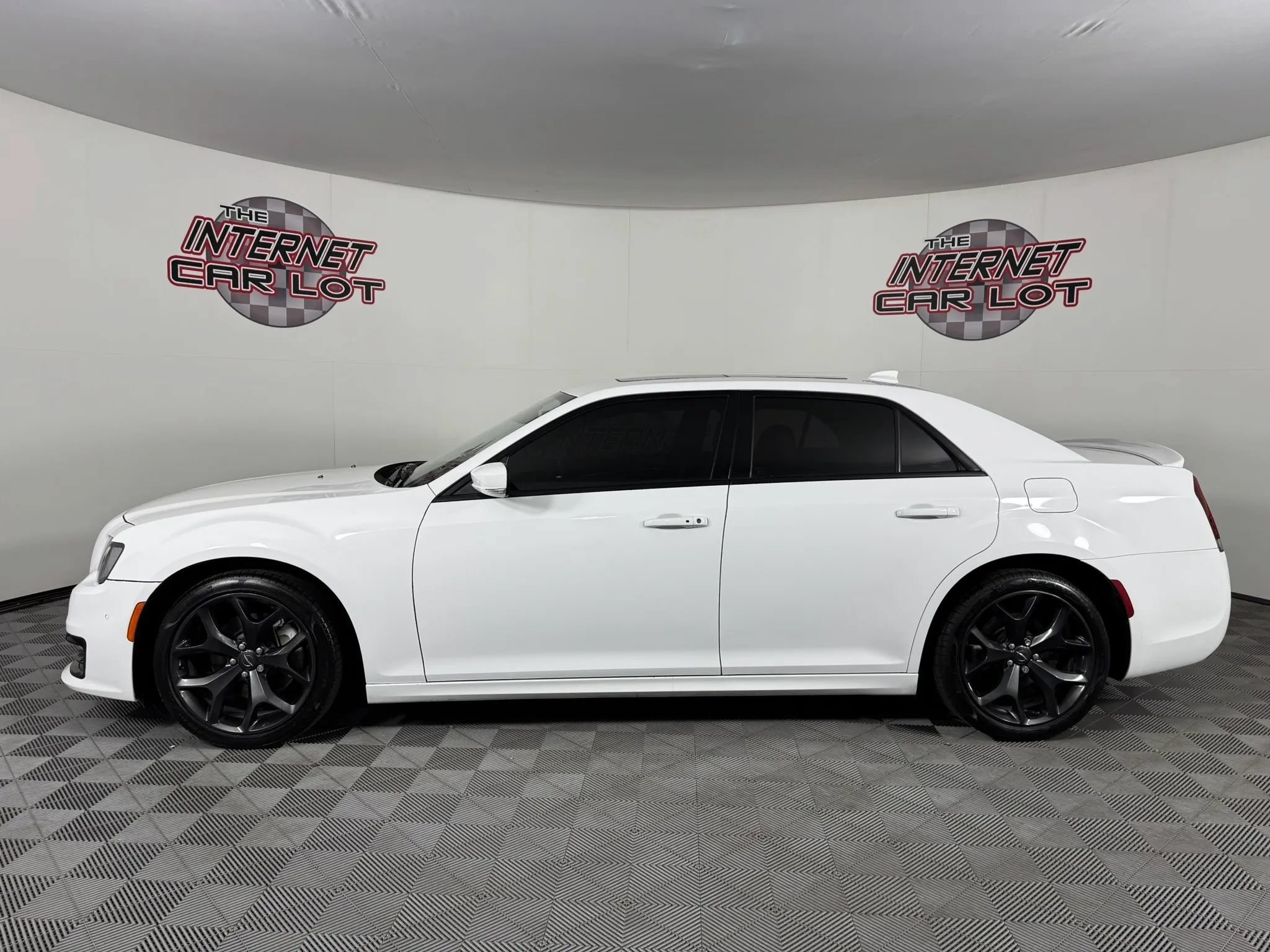 Used 2021 Chrysler 300 S w/ S Model Appearance Package RWD image 4