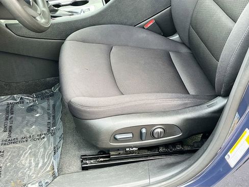 Used 2025 Chevrolet Malibu LT FWD image 13