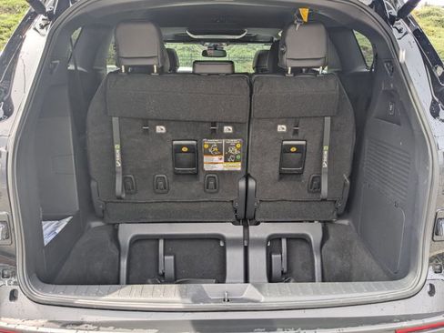 Used 2026 Toyota Sienna XLE Woodland Edition image 6