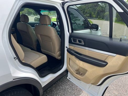 Used 2017 Ford Explorer XLT w/ Class II Trailer Tow Package AWD/4WD image 21