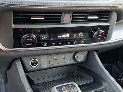 Used 2023 Nissan Rogue SV image 29