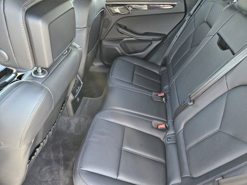Certified 2025 Porsche Macan image 29