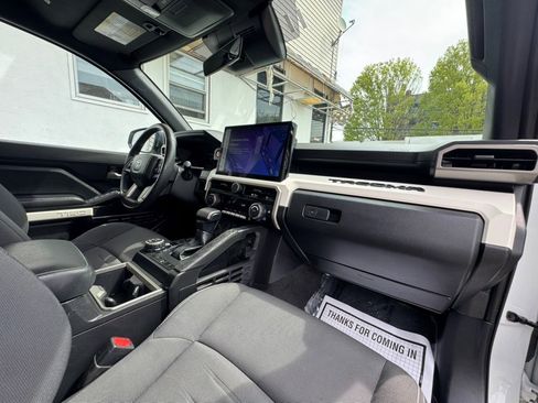 Used 2024 Toyota Tacoma TRD Off-Road image 26