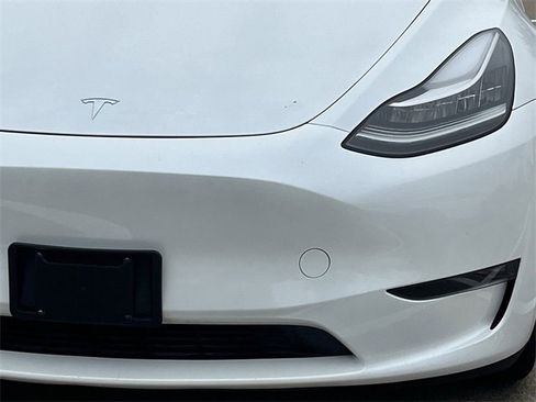 Used 2023 Tesla Model Y Long Range image 9