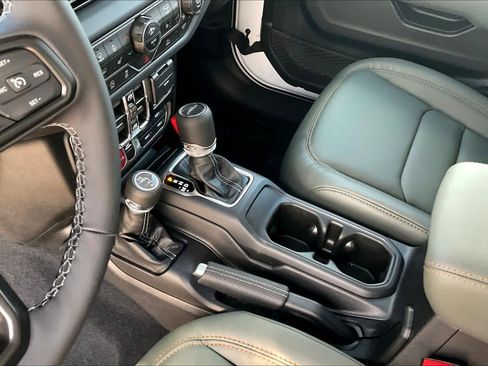 New 2026 Jeep Gladiator Mojave w/ Technology Group AWD/4WD image 7