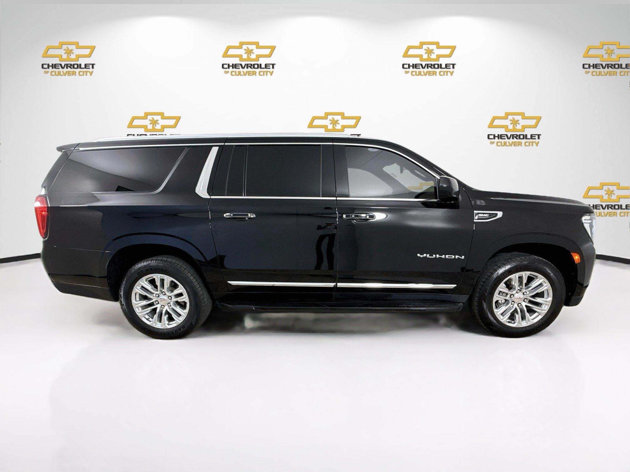 Used 2023 GMC Yukon XL SLT RWD image 9
