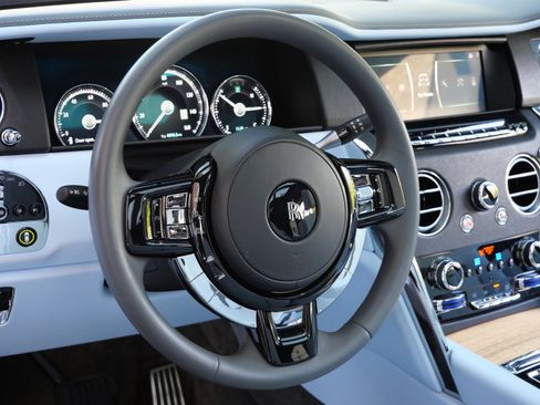 Used 2023 Rolls-Royce Cullinan w/ Cullinan Package AWD/4WD image 17