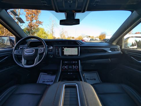 Used 2022 GMC Yukon Denali image 2