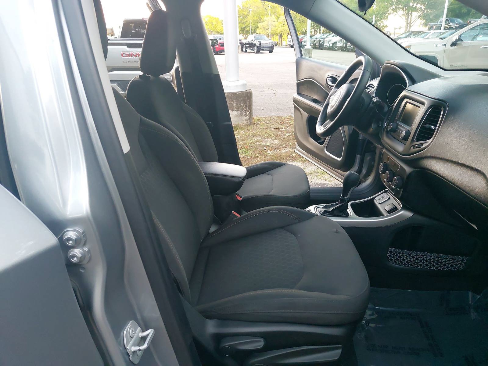Used 2017 Jeep Compass Sport FWD image 10