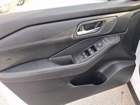 Certified 2025 Nissan Rogue SV w/ SV Premium Package FWD image 16