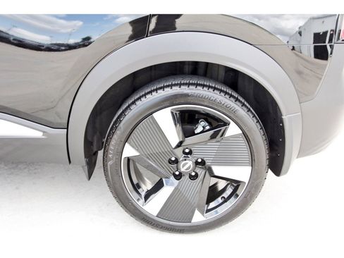 Certified 2025 Nissan Kicks SR FWD image 30