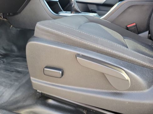 Used 2022 Chevrolet Colorado LT w/ Fleet Safety Package image 12