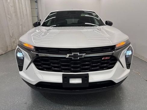 Used 2025 Chevrolet Trax RS w/ Sunroof Package FWD image 4