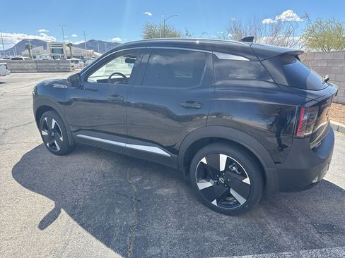 Used 2025 Nissan Kicks SR image 11