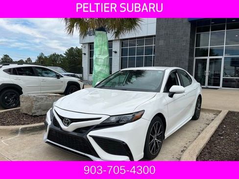 Used 2023 Toyota Camry SE image 3