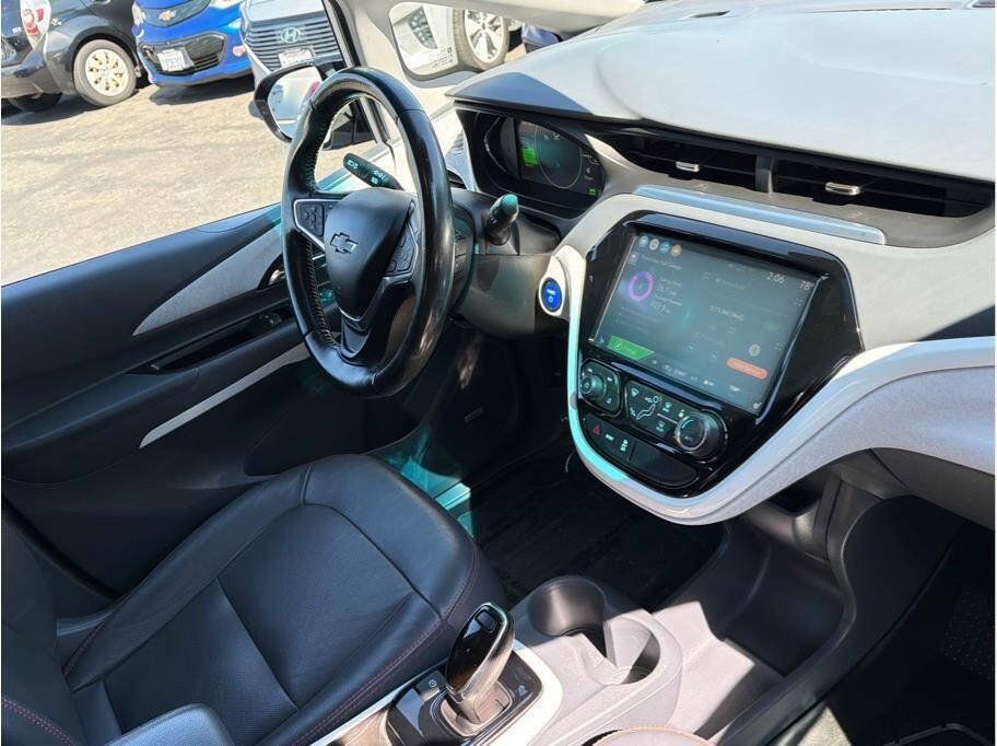 Used 2020 Chevrolet Bolt Premier w/ Infotainment Package FWD image 8