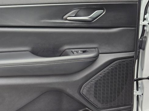 Used 2024 Jeep Grand Cherokee L Laredo image 24