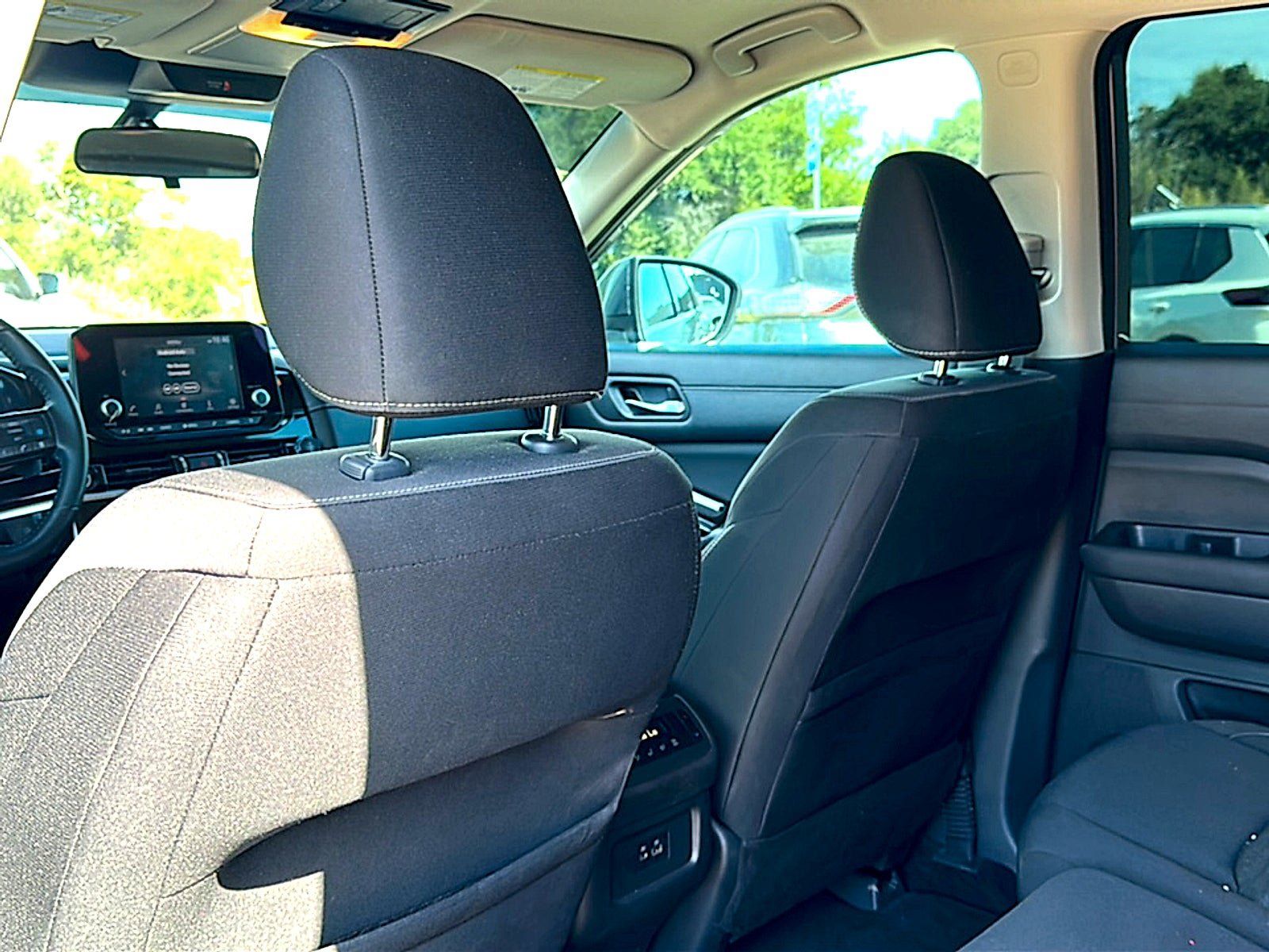 Used 2022 Nissan Pathfinder SV FWD image 16