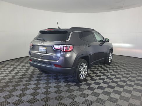 Used 2022 Jeep Compass Latitude image 4