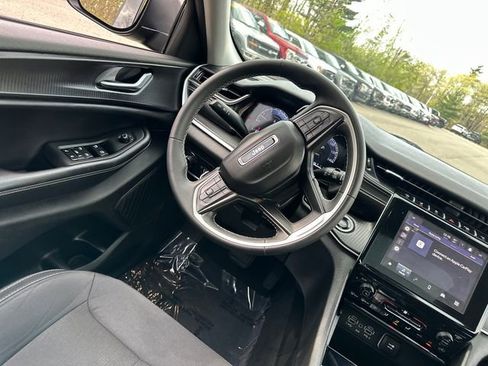 Used 2023 Jeep Grand Cherokee Laredo w/ Trailer Tow Prep Group (B) AWD/4WD image 22