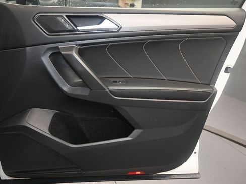 Used 2022 Volkswagen Tiguan SE image 30