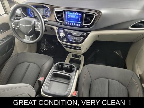 Used 2017 Chrysler Pacifica Touring Plus w/ Tire & Wheel Group FWD image 32