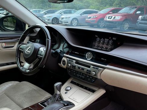 Used 2016 Lexus ES 350 w/ Ultra Luxury Package FWD image 18
