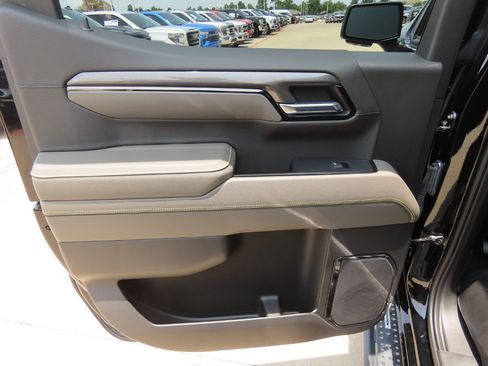 Used 2023 Chevrolet Silverado 1500 ZR2 w/ Technology Package AWD/4WD image 19