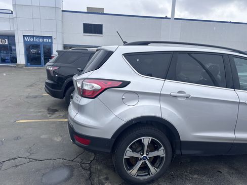 Used 2018 Ford Escape SEL image 9