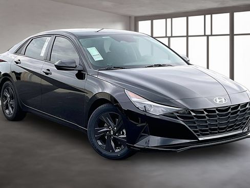 Used 2022 Hyundai Elantra SEL w/ Preferred Accessory Package FWD image 1