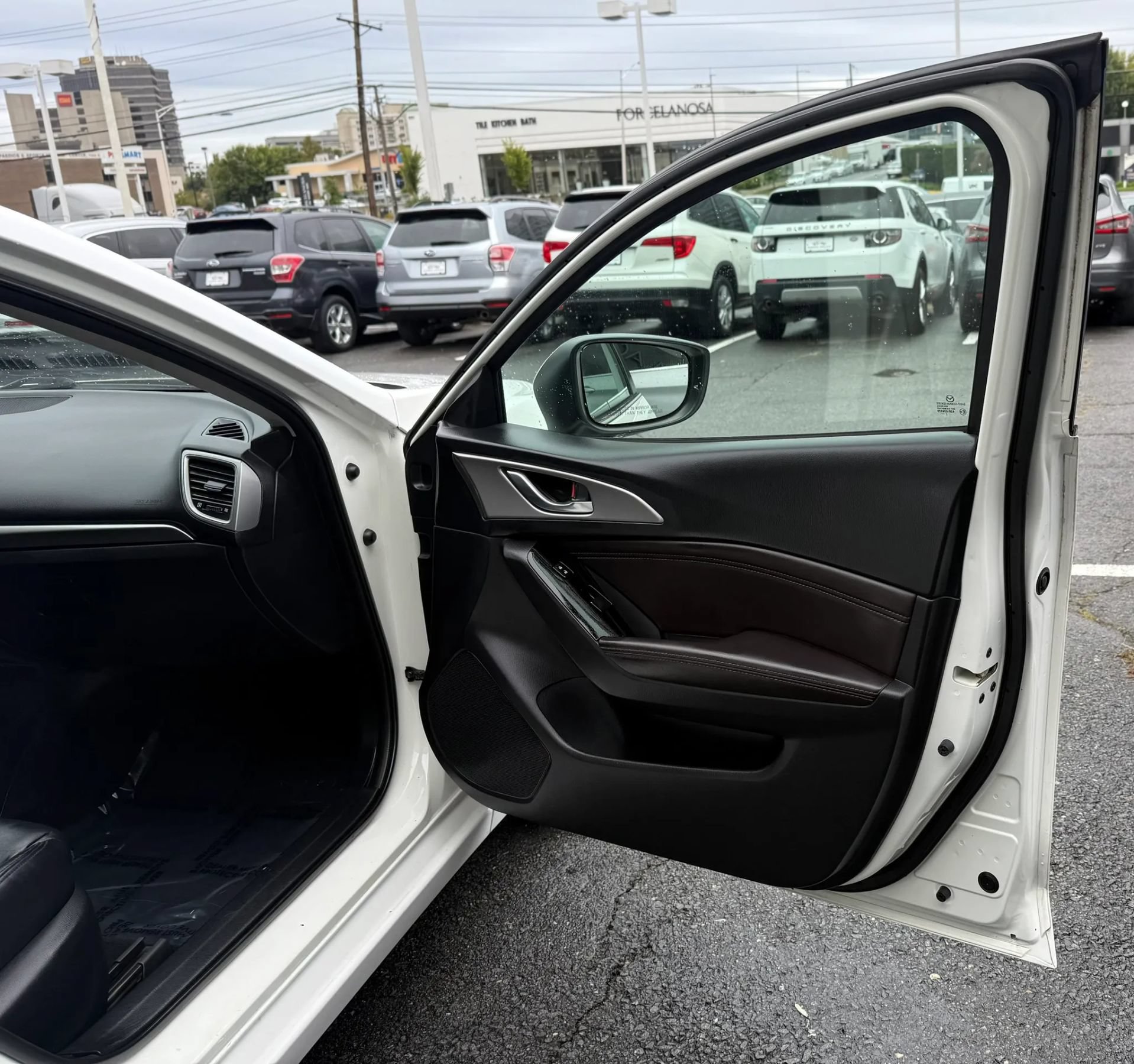 Used 2018 MAZDA MAZDA3 Touring FWD image 31