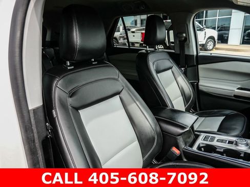 Used 2023 Ford Explorer XLT w/ Equipment Group 202A RWD image 18
