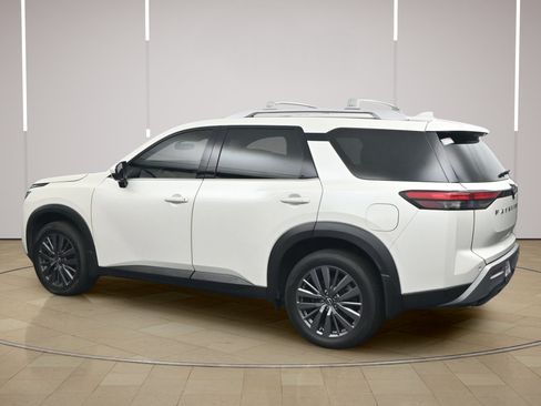 Certified 2024 Nissan Pathfinder SL w/ SL Premium Package FWD image 5