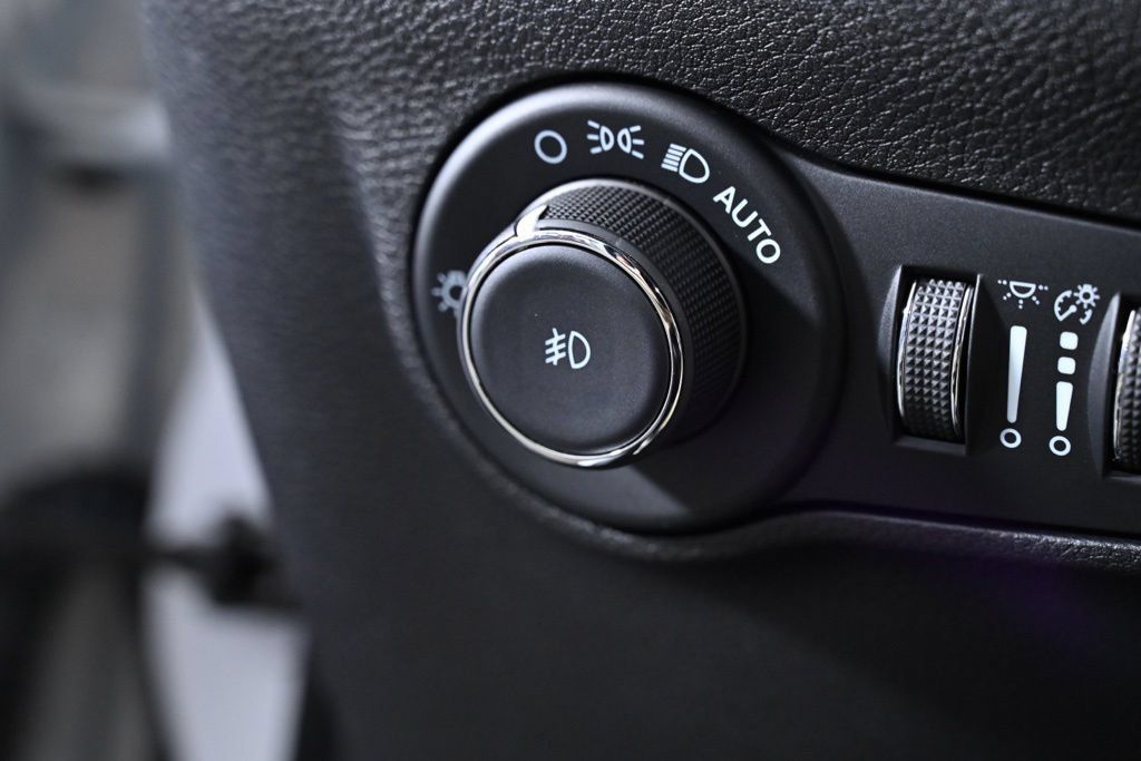 Used 2022 Jeep Compass Latitude FWD image 21