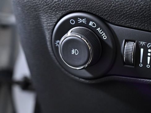 Used 2022 Jeep Compass Latitude FWD image 21