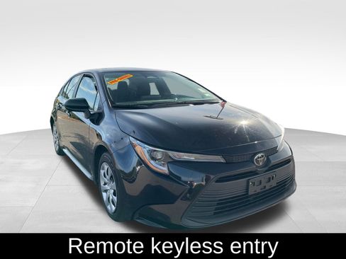 Used 2023 Toyota Corolla LE image 3