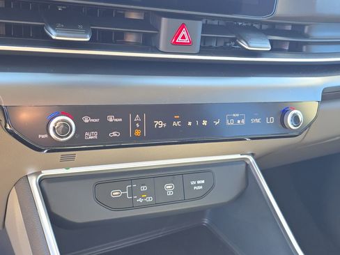 New 2026 Kia Carnival FWD image 25