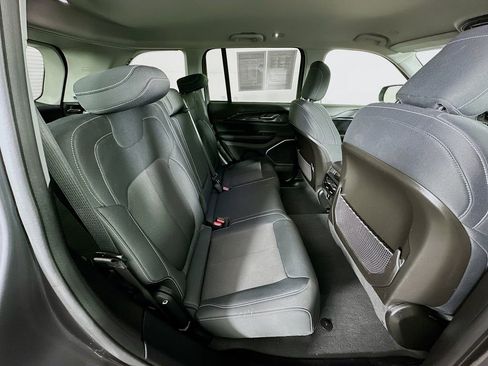 Certified 2022 Jeep Grand Cherokee Laredo w/ Luxury Tech Group I image 37