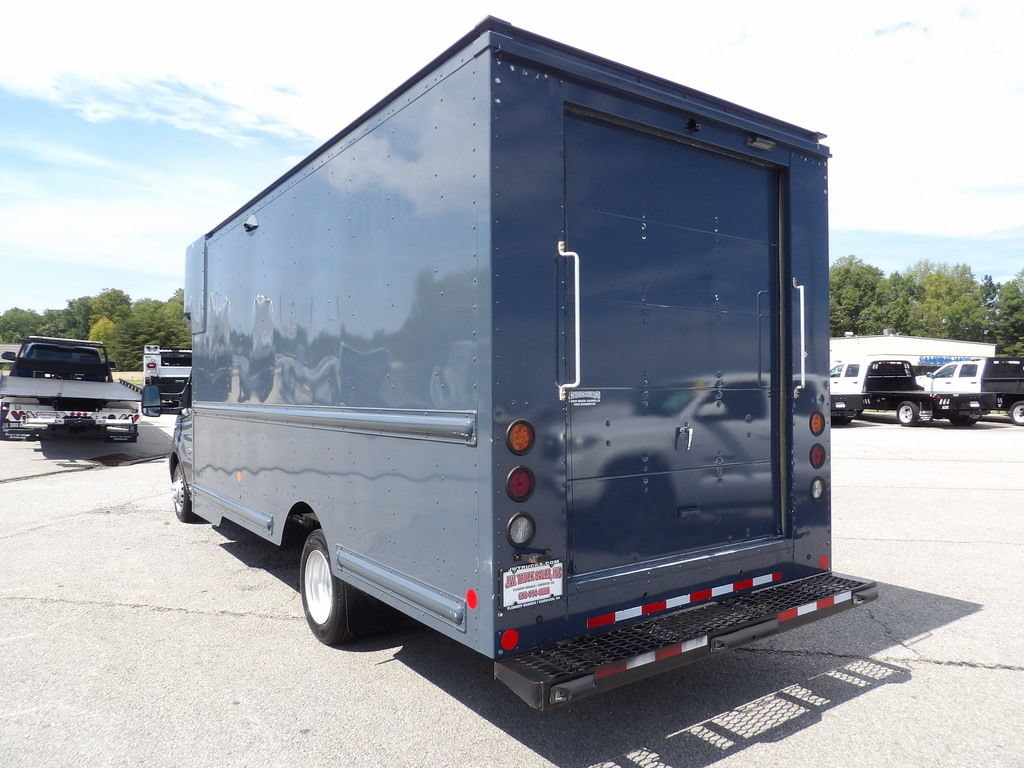 Used 2022 Ford Transit 350 DRW RWD image 5