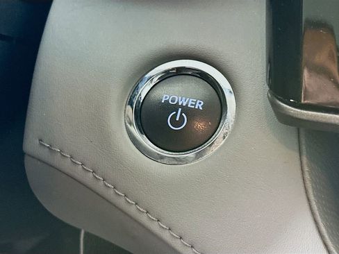 Used 2023 Toyota Highlander XLE image 19