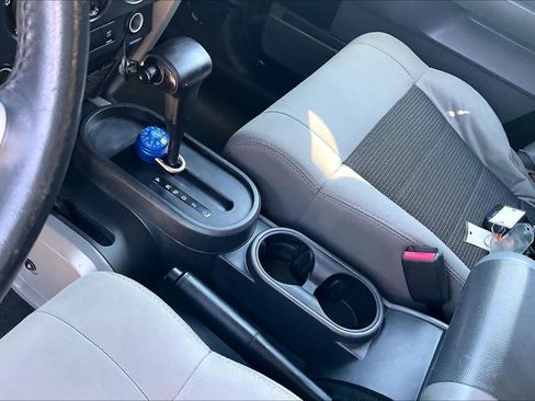 Used 2010 Jeep Wrangler Unlimited Sahara image 17