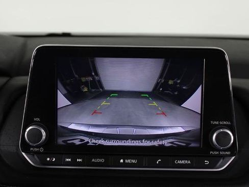 Certified 2025 Nissan Rogue SV FWD image 28