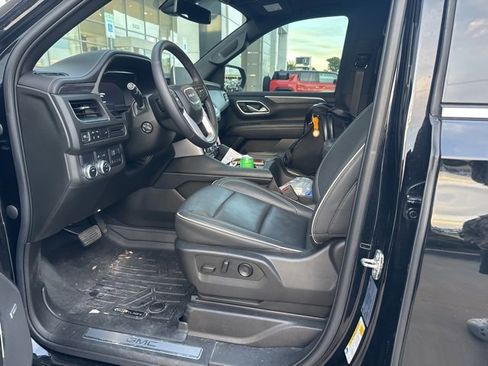 Used 2022 GMC Yukon SLT w/ SLT Premium Package image 5